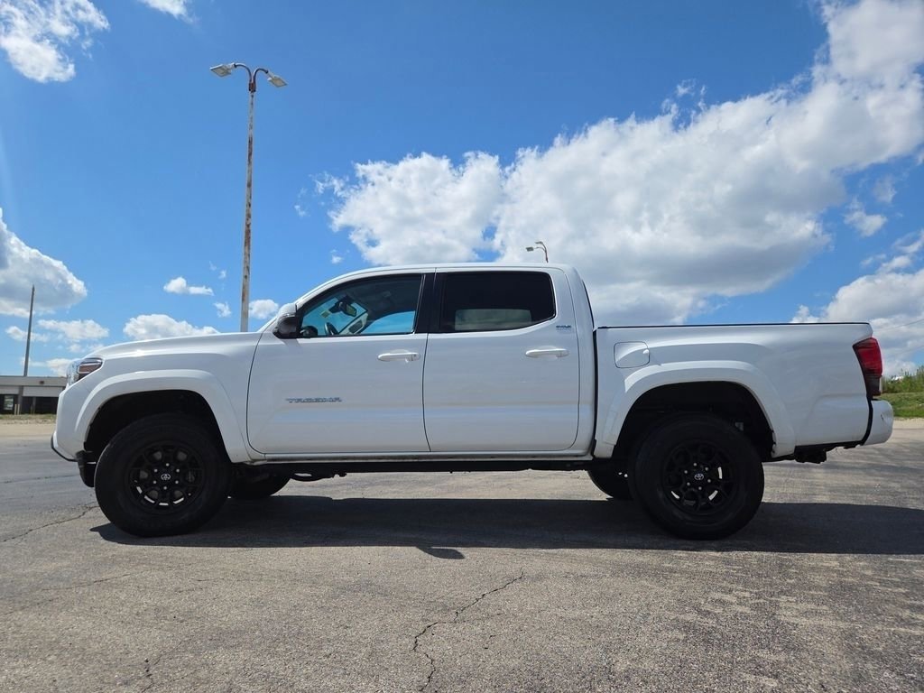 Used 2022 Toyota Tacoma SR5 w/ Technology Package image 19