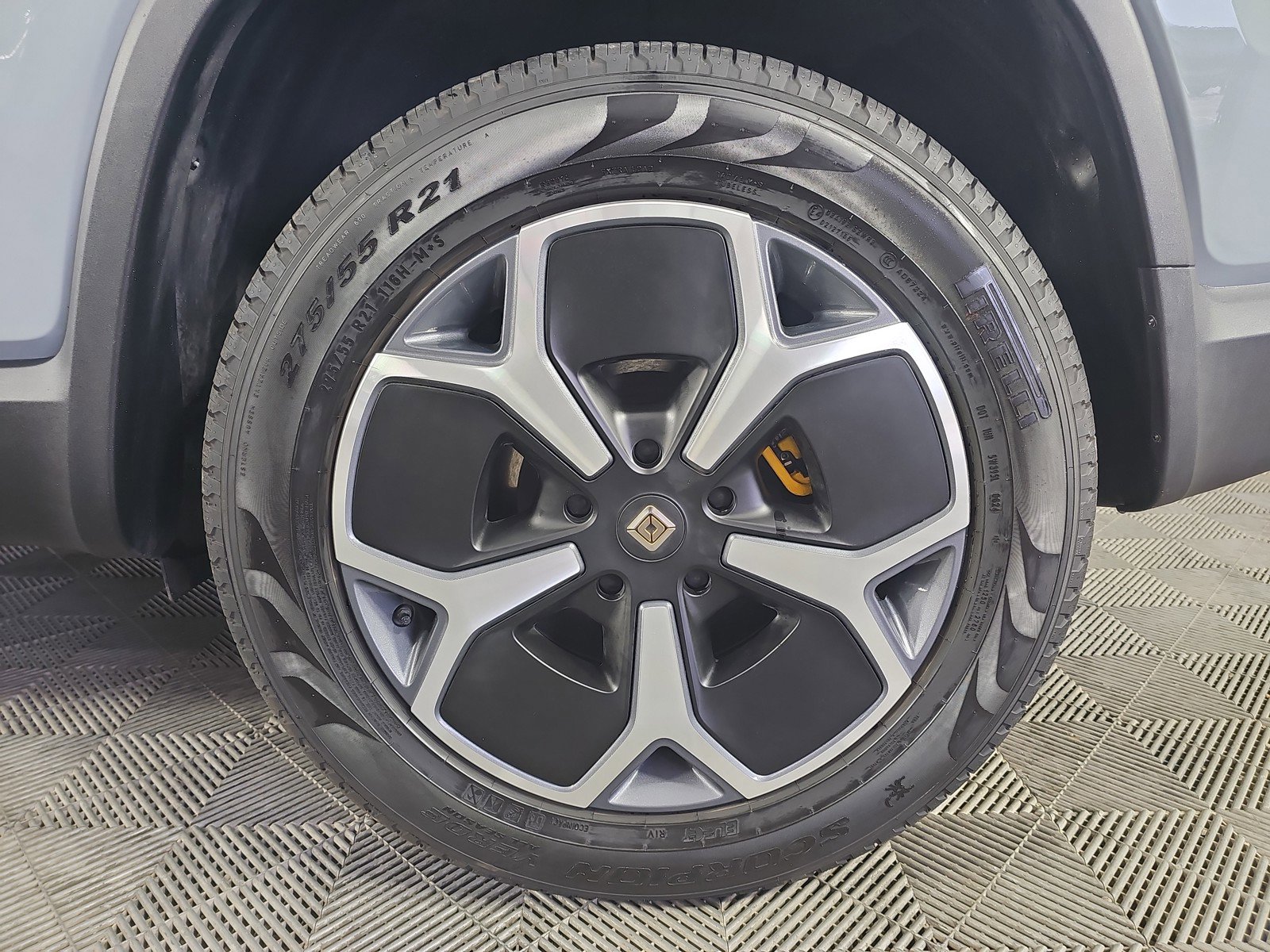 Used 2024 Rivian R1S Adventure AWD/4WD image 10