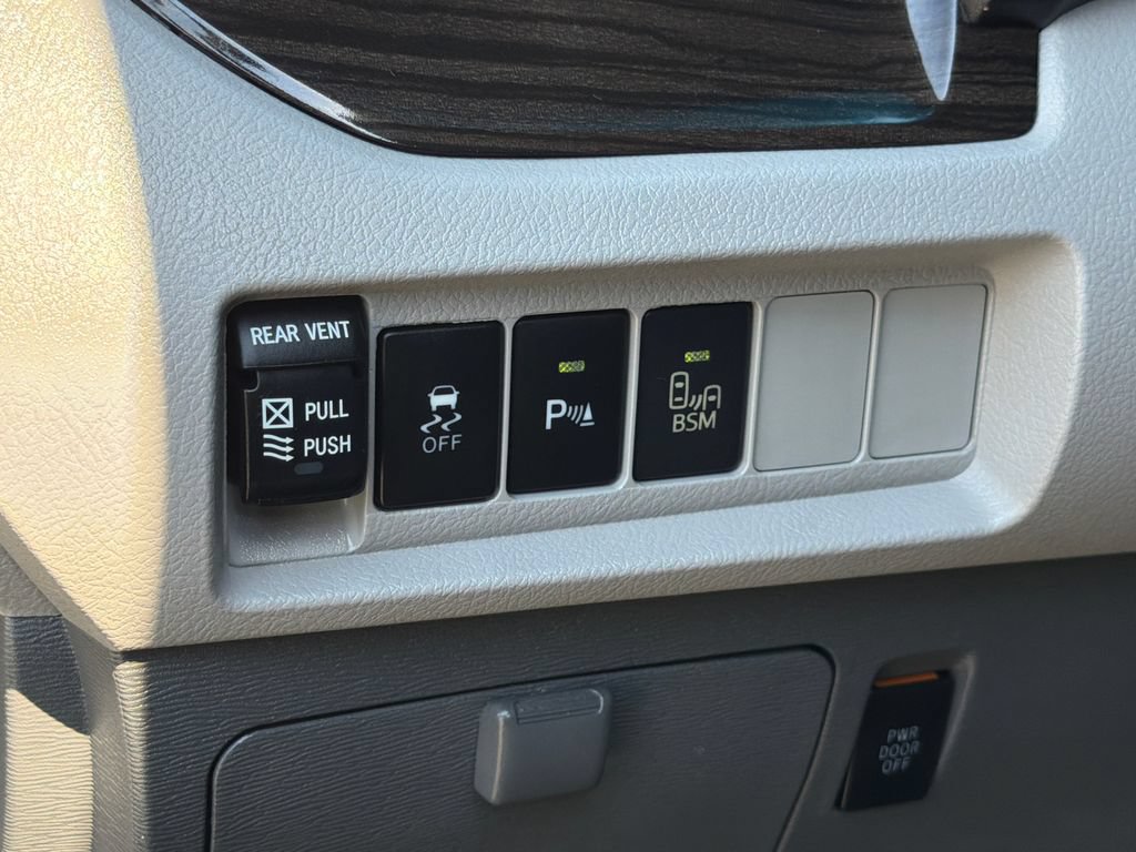 Used 2015 Toyota Sienna XLE Premium FWD image 20