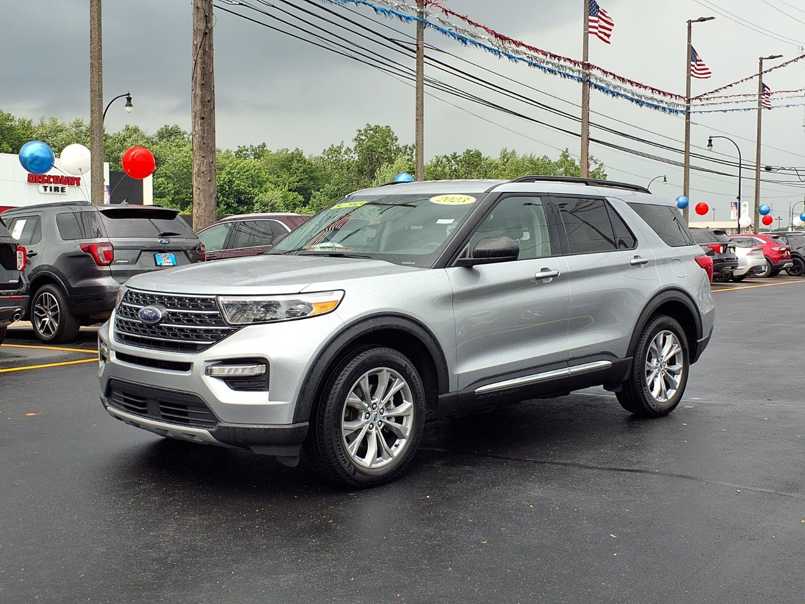 Used 2023 Ford Explorer XLT w/ Equipment Group 202A AWD/4WD image 1