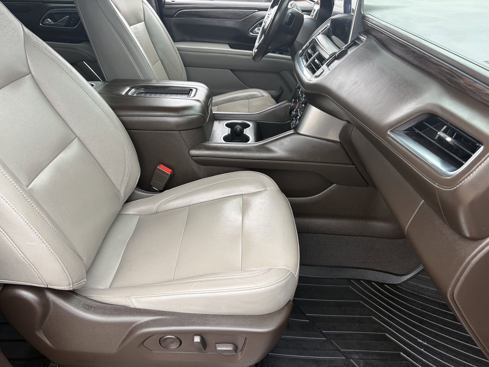 Used 2021 Chevrolet Tahoe LT w/ LT Signature Package image 12