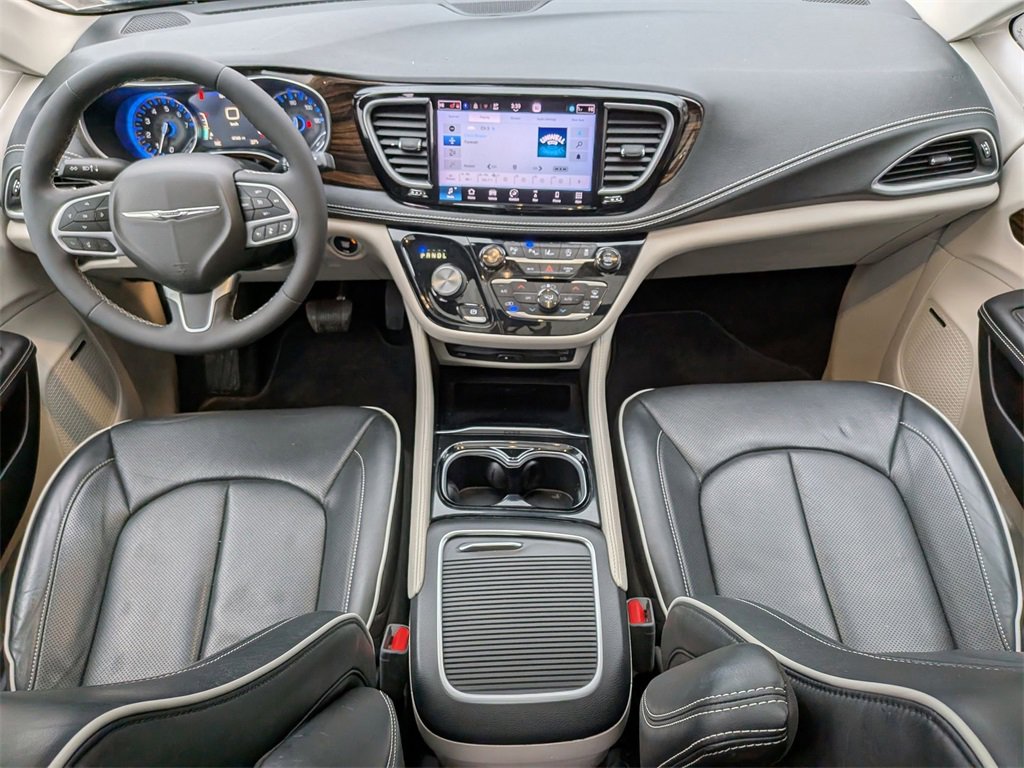 Used 2022 Chrysler Pacifica Limited w/ Uconnect Theater Family Group image 26