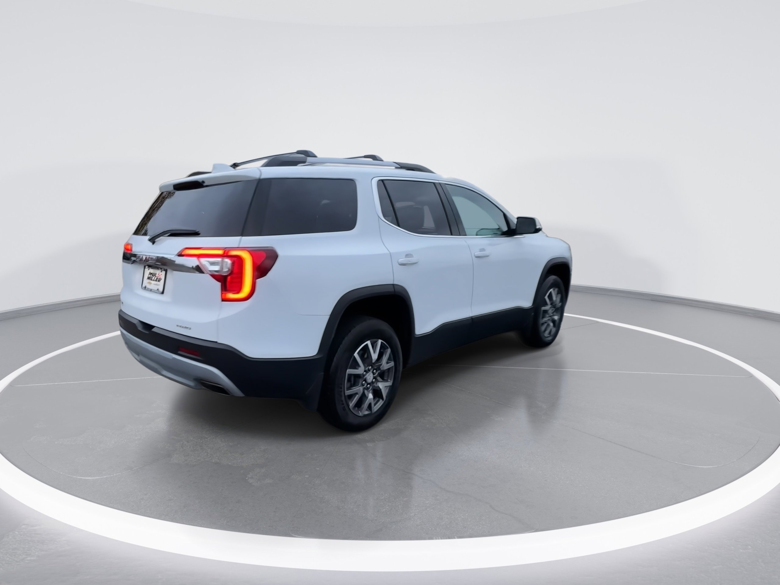 Used 2023 GMC Acadia SLE w/ Driver Convenience Package image 8