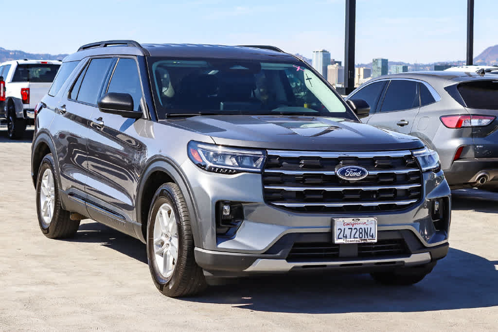 Used 2026 Ford Explorer Active w/ Active Comfort Package RWD image 3