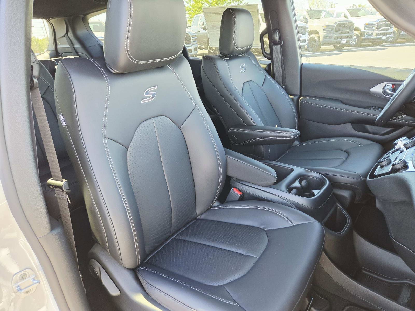 New 2026 Chrysler Pacifica Select image 17