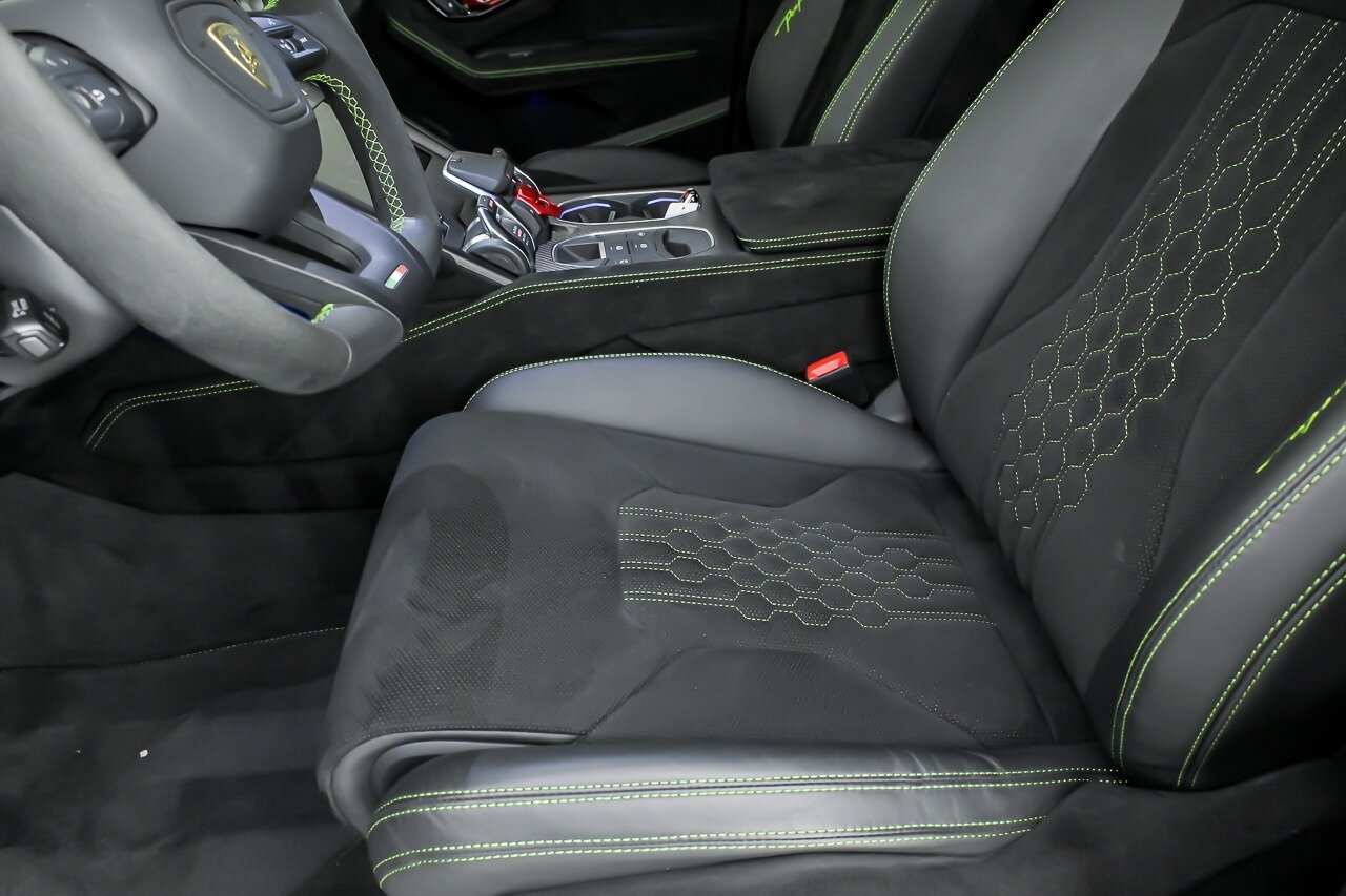 Used 2024 Lamborghini Urus Performante AWD/4WD image 19