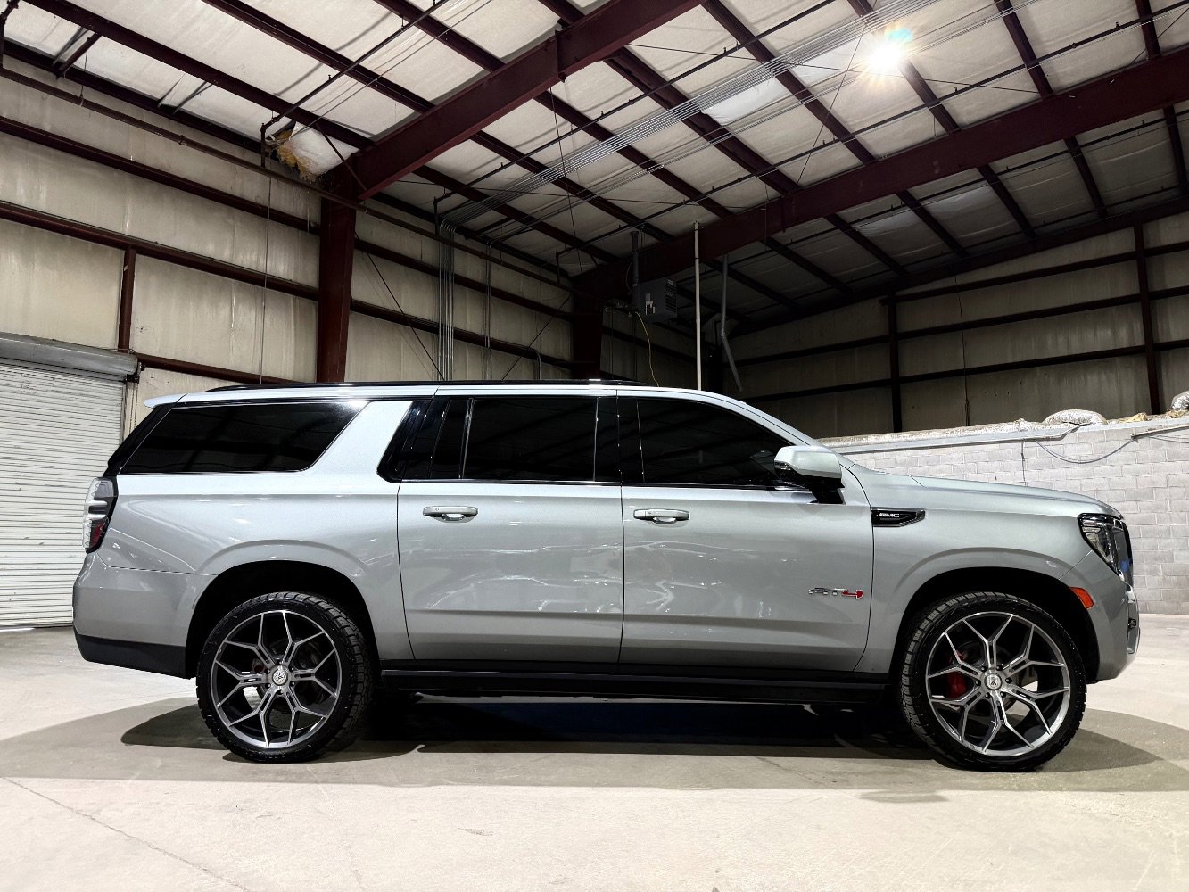 Used 2023 GMC Yukon XL AT4 w/ AT4 Premium Package AWD/4WD image 4