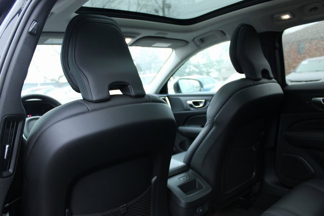 Used 2025 Volvo V60 B5 Cross Country Plus image 35