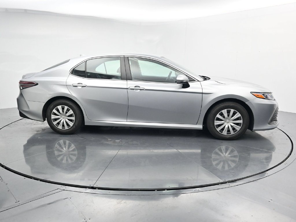 Used 2022 Toyota Camry LE FWD image 9
