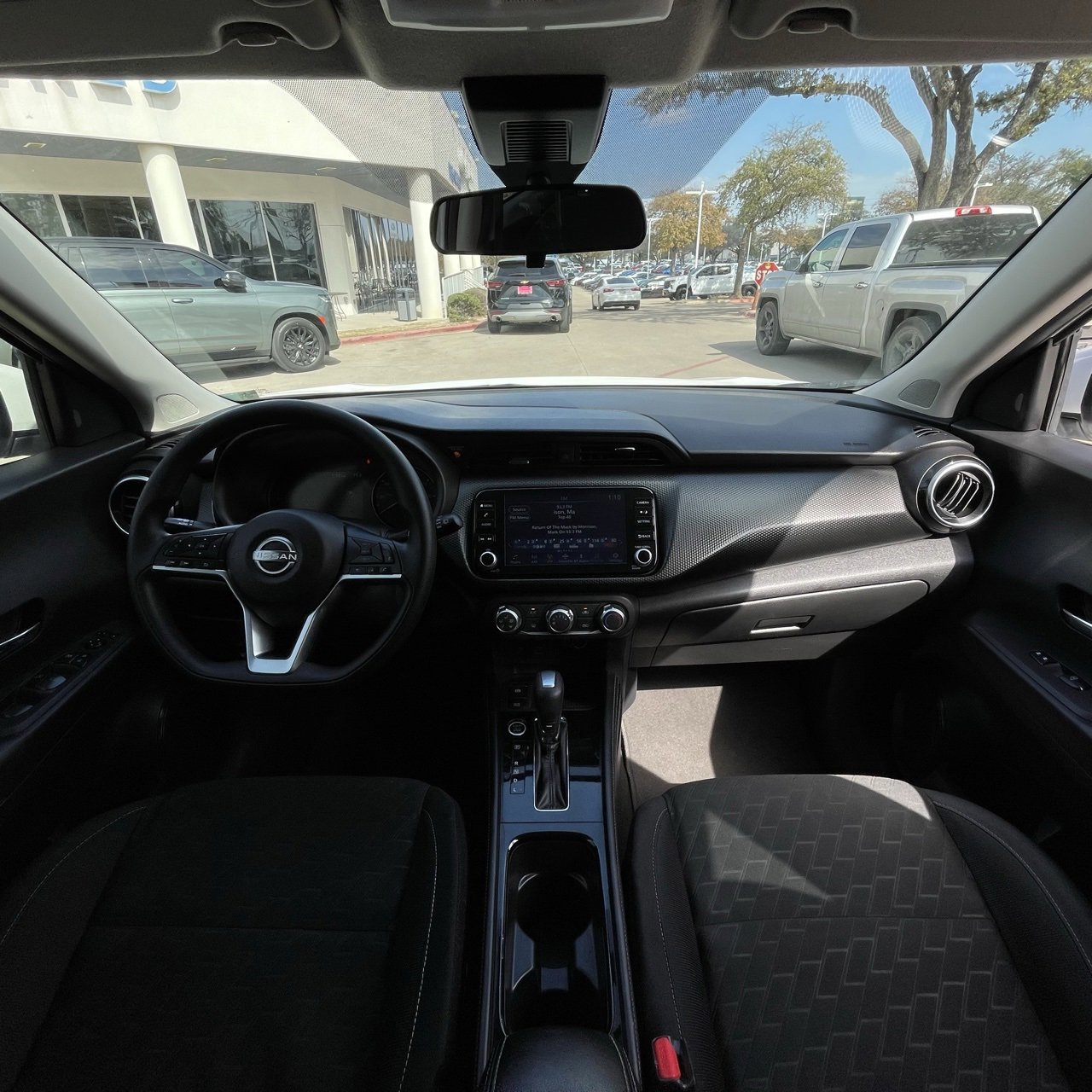 Used 2023 Nissan Kicks SV image 11