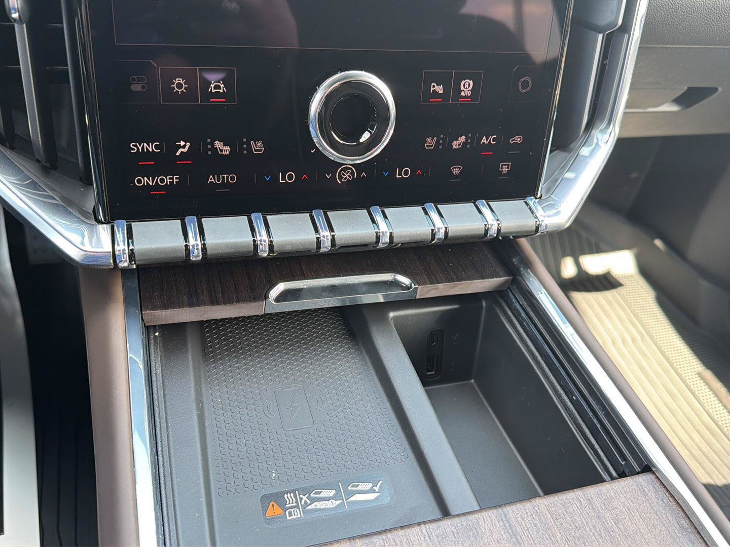 New 2027 GMC Acadia Denali Ultimate w/ LPO, Floor Liner Package AWD/4WD image 24