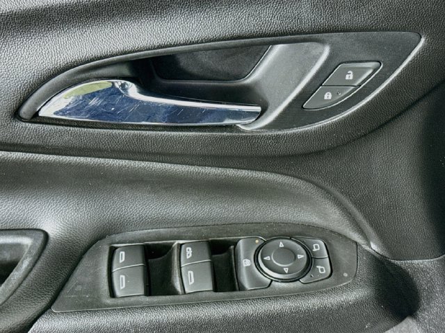 Used 2021 Chevrolet Equinox LT FWD image 21