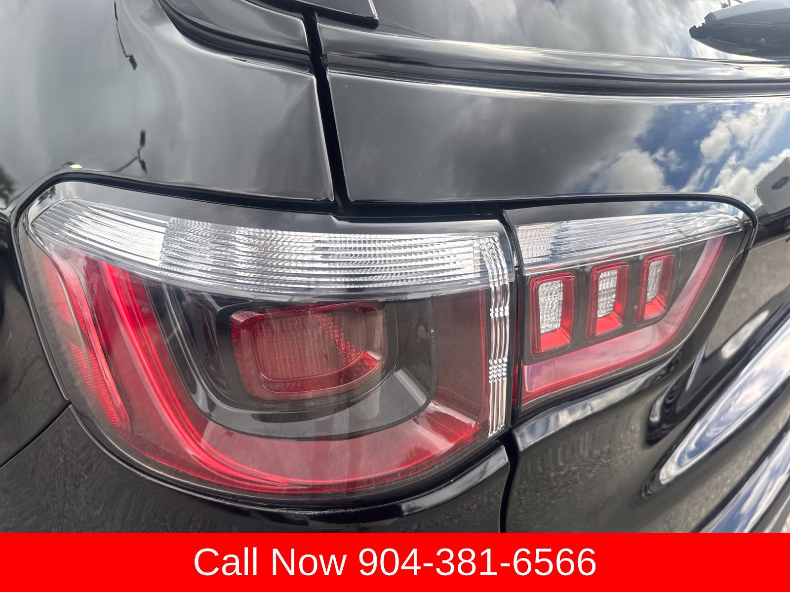 Used 2022 Jeep Compass Latitude FWD image 11