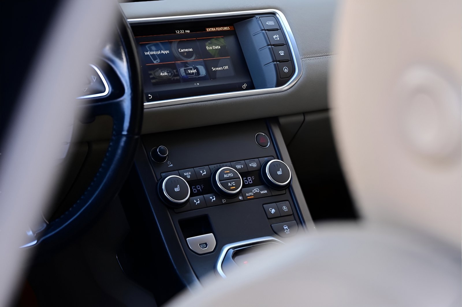 Used 2019 Land Rover Range Rover Evoque SE AWD/4WD image 12