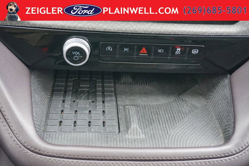 Used 2025 Ford Explorer Platinum w/ LUX Leather Package AWD/4WD image 26