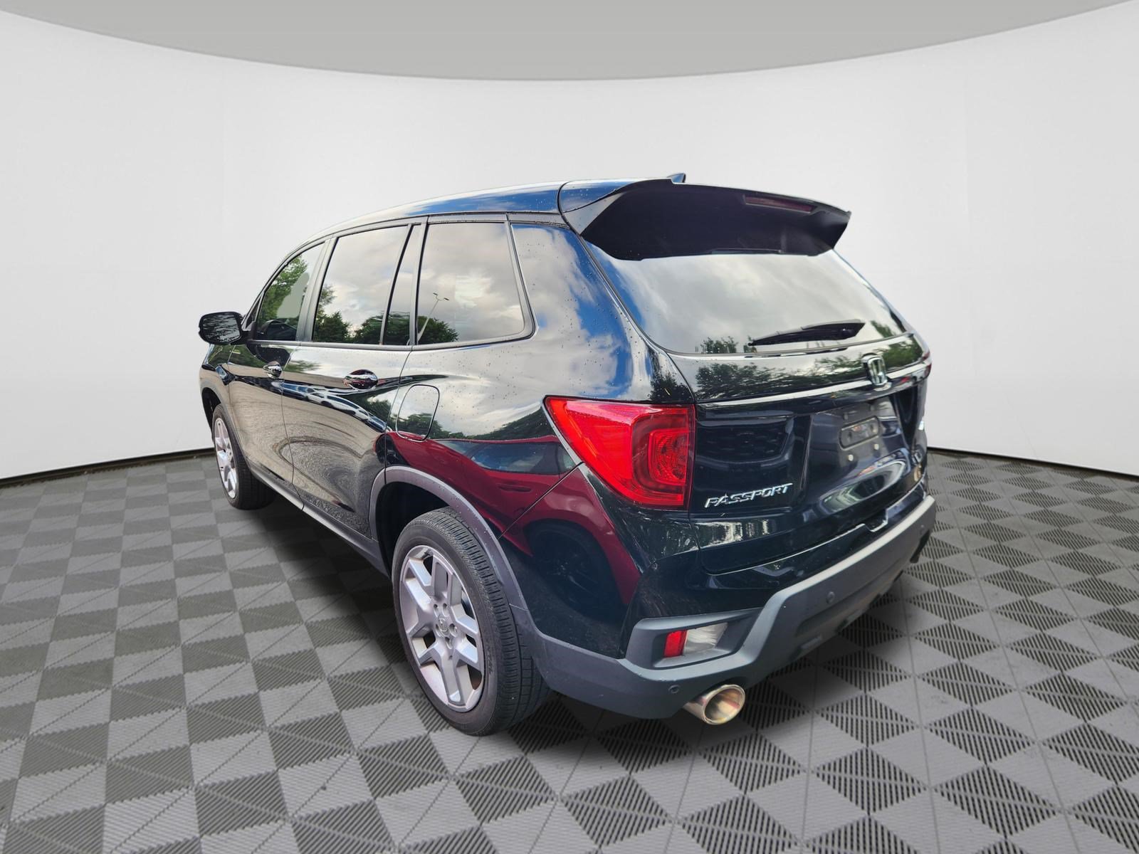 Used 2024 Honda Passport EX-L image 3