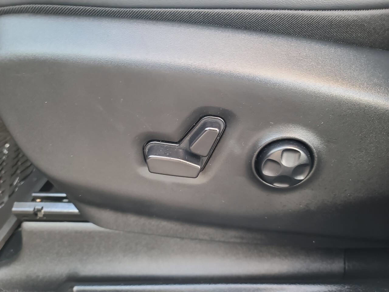Used 2025 Chrysler Pacifica Select FWD image 13