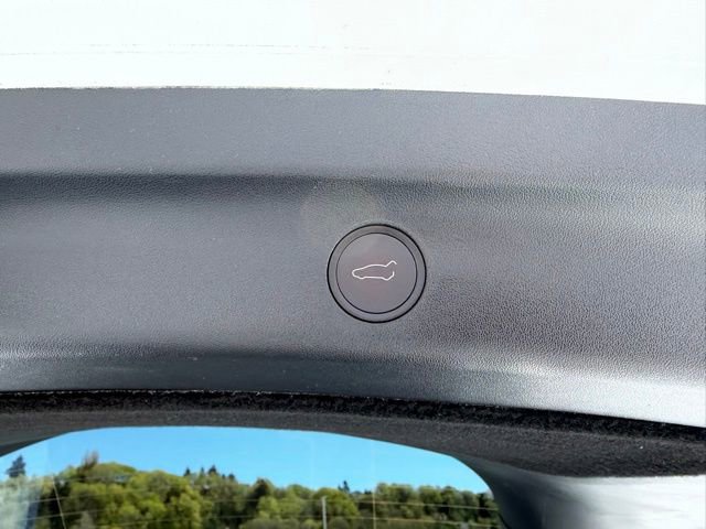 Used 2021 Tesla Model Y Long Range image 18