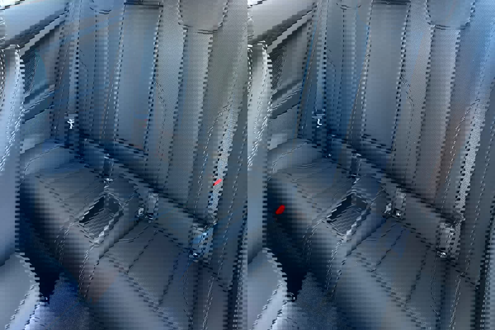 Used 2025 BMW 230i Coupe w/ M Sport Package image 4