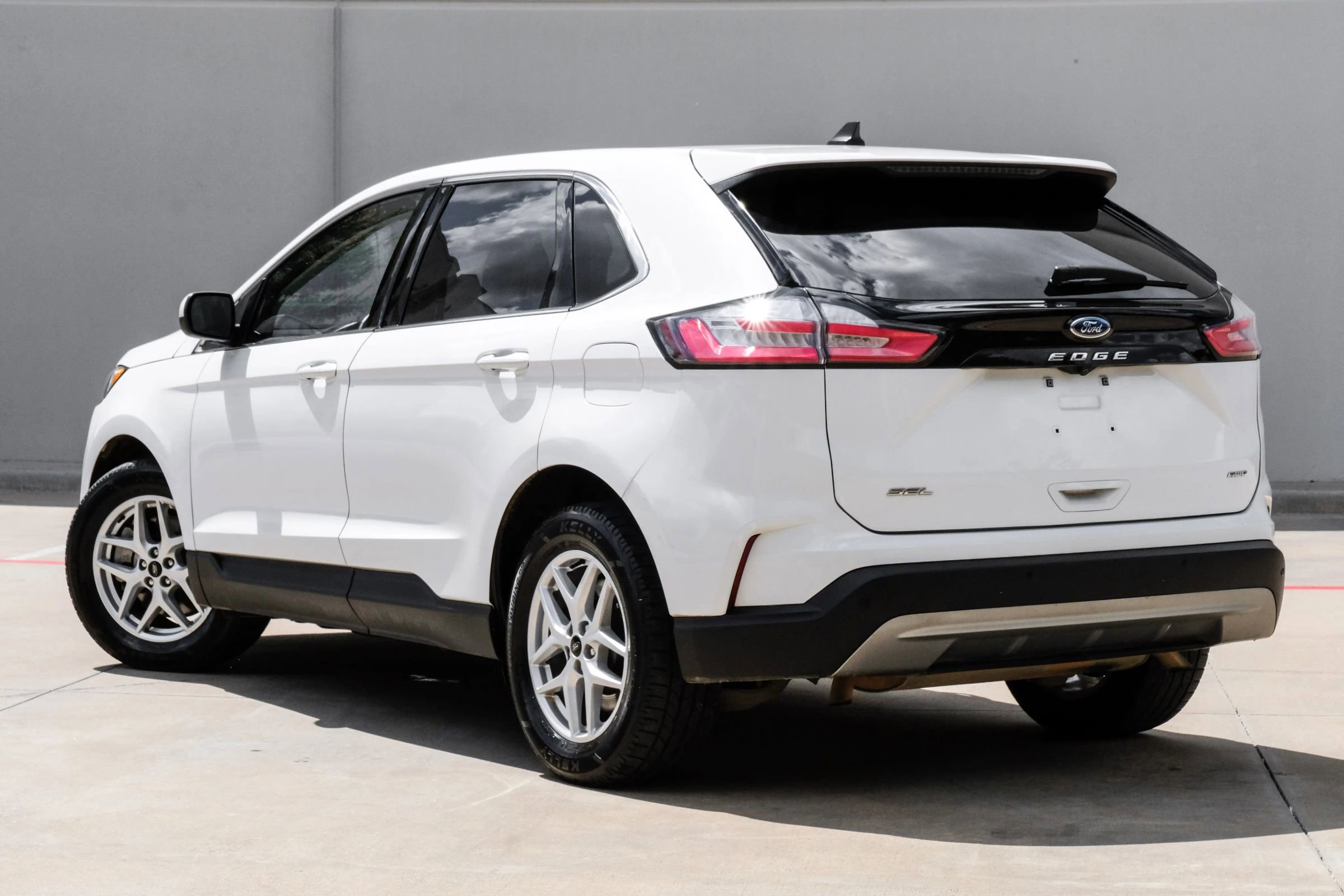 Used 2024 Ford Edge SEL image 11
