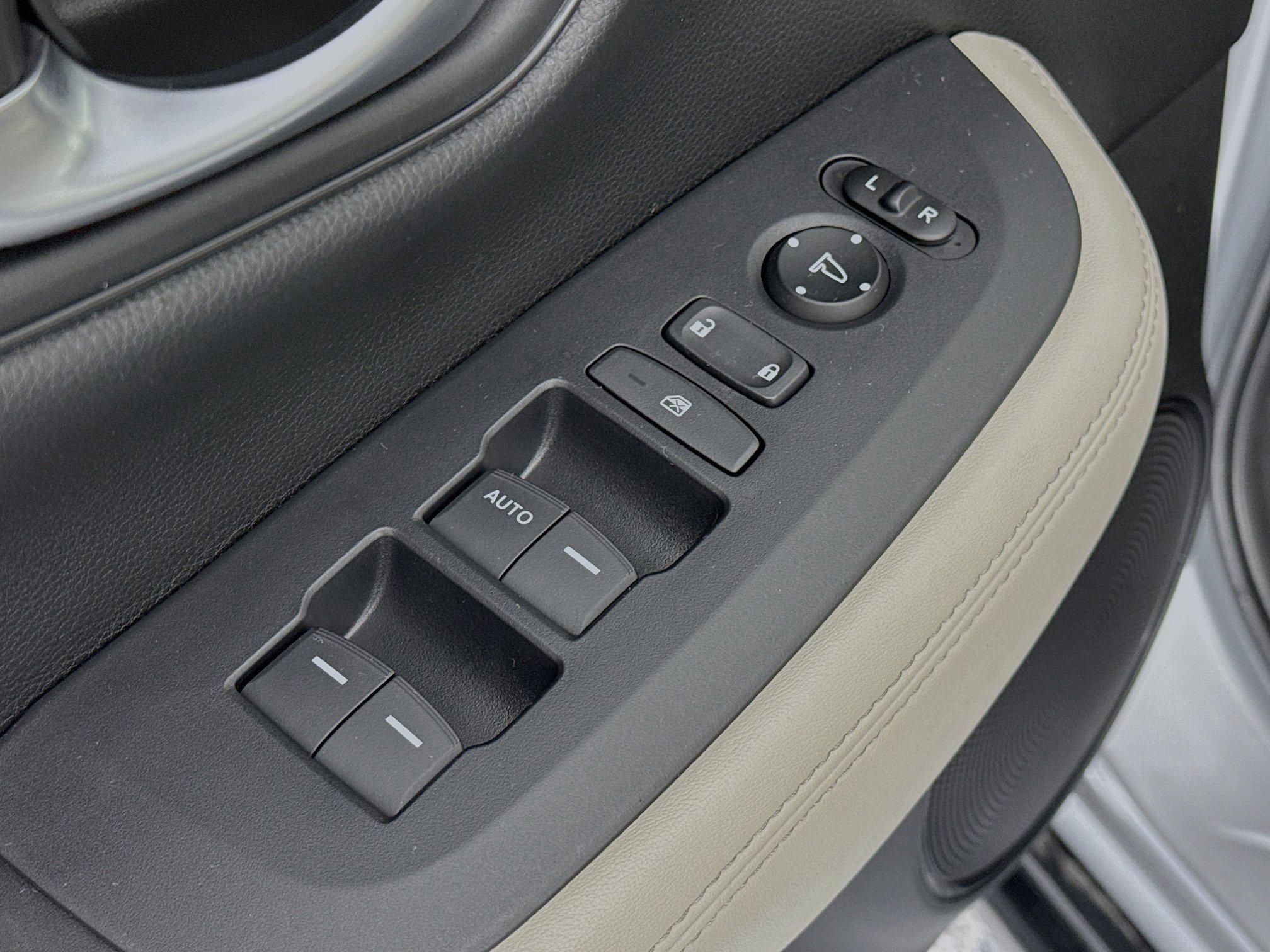 Certified 2023 Honda HR-V LX image 17