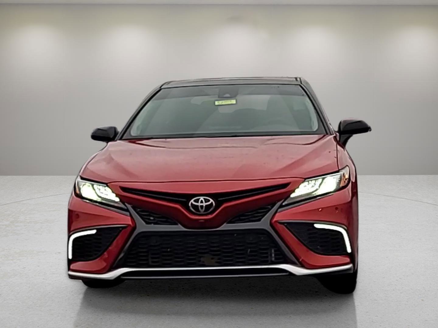 Used 2023 Toyota Camry XSE image 4