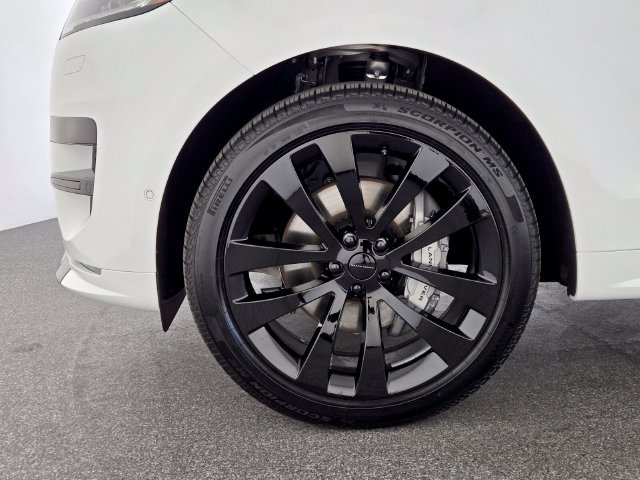 New 2026 Land Rover Range Rover Sport Dynamic SE AWD/4WD image 9