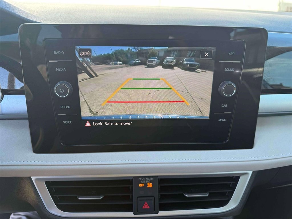 Used 2025 Volkswagen Taos SE w/ Panoramic Sunroof Package image 20