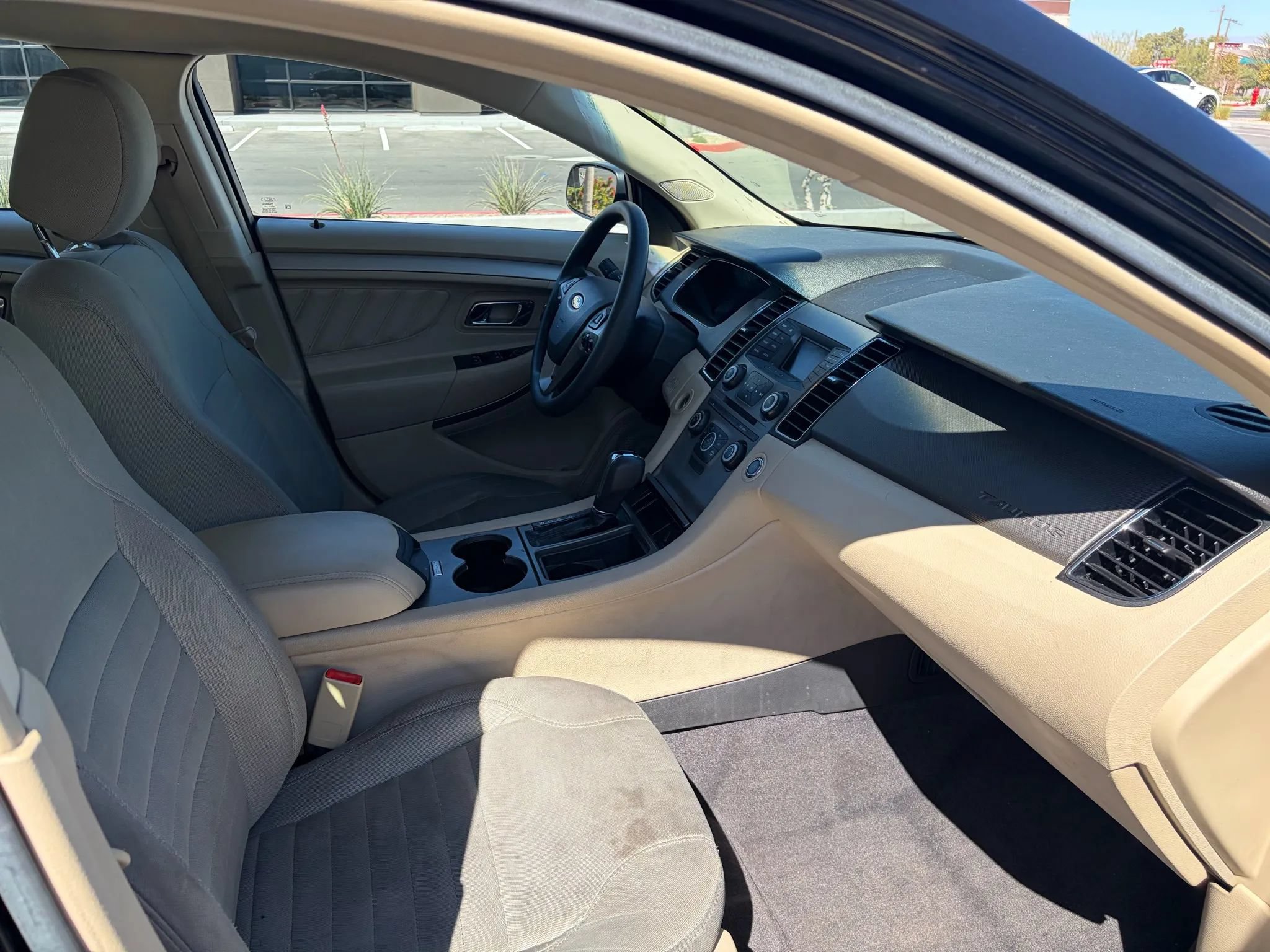 Used 2017 Ford Taurus SE FWD image 13