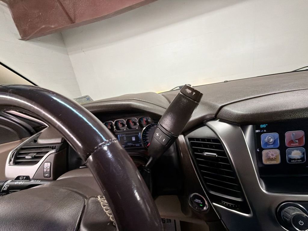 Used 2018 Chevrolet Suburban LT image 15