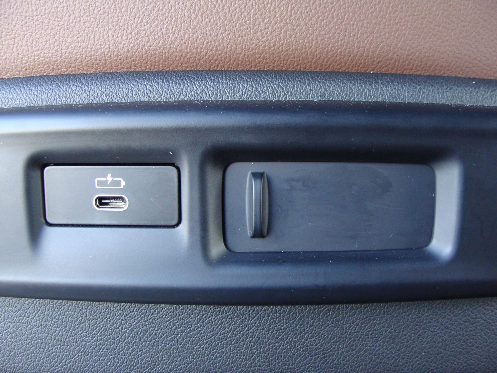 Used 2021 BMW X5 M50i w/ Executive Package image 35