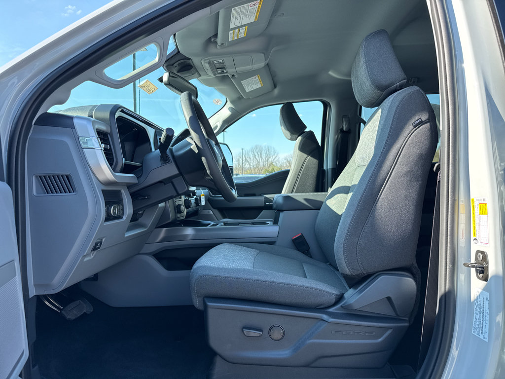 New 2026 Ford F250 XLT w/ XLT Premium Package AWD/4WD image 4