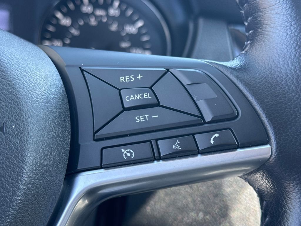 Used 2020 Nissan Rogue SV image 33