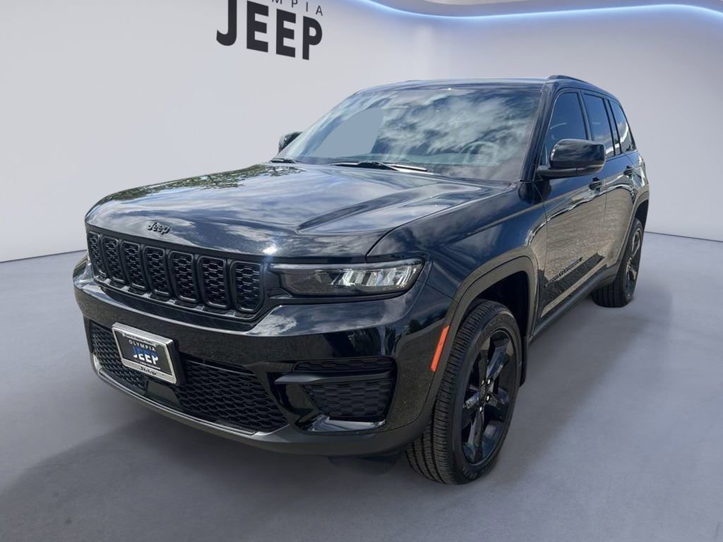 New 2025 Jeep Grand Cherokee Altitude w/ Trailer Tow Package