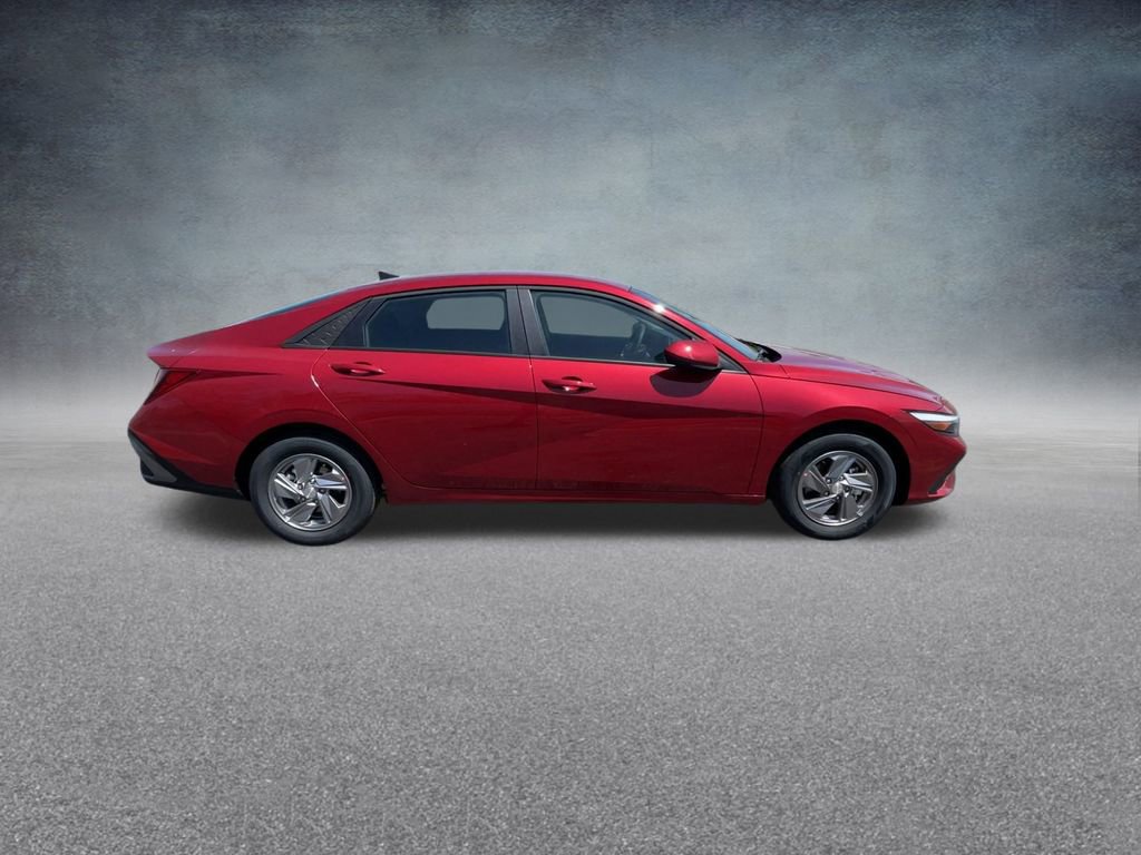 Certified 2025 Hyundai Elantra SE image 26