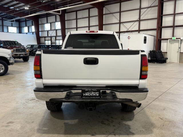 Used 2005 GMC Sierra 2500 SLE w/ Heavy-Duty Power Package AWD/4WD image 9