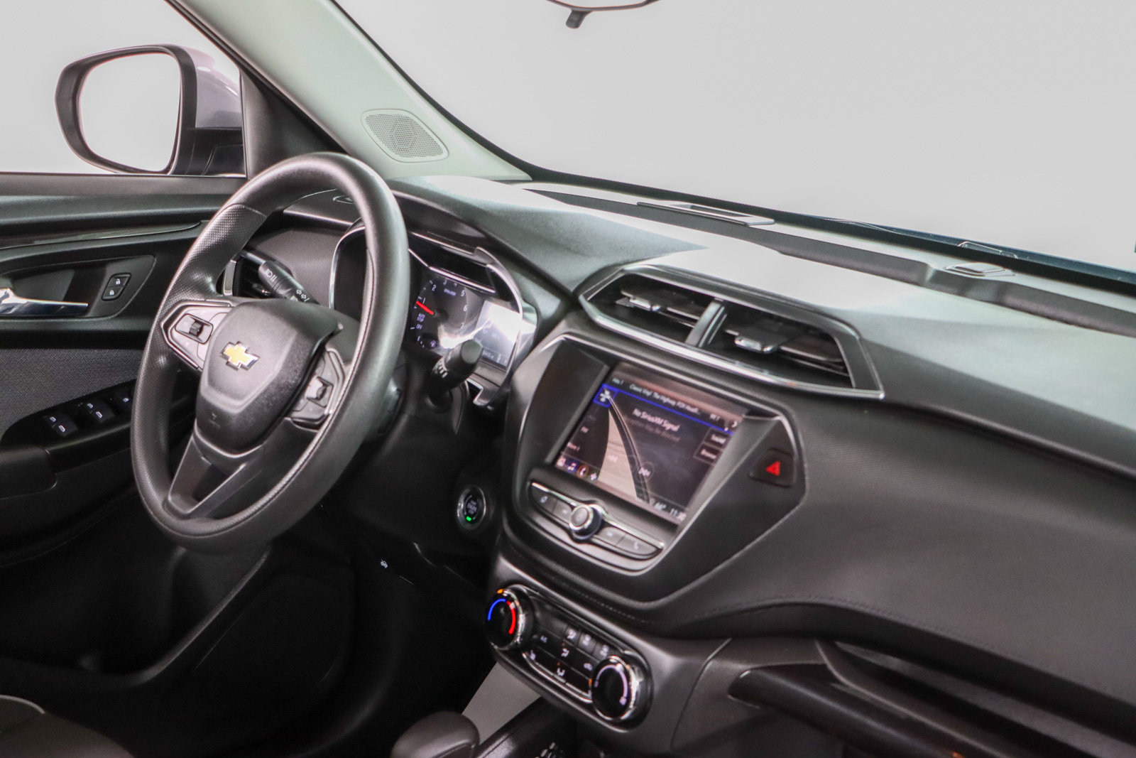 Used 2023 Chevrolet TrailBlazer LT FWD image 25