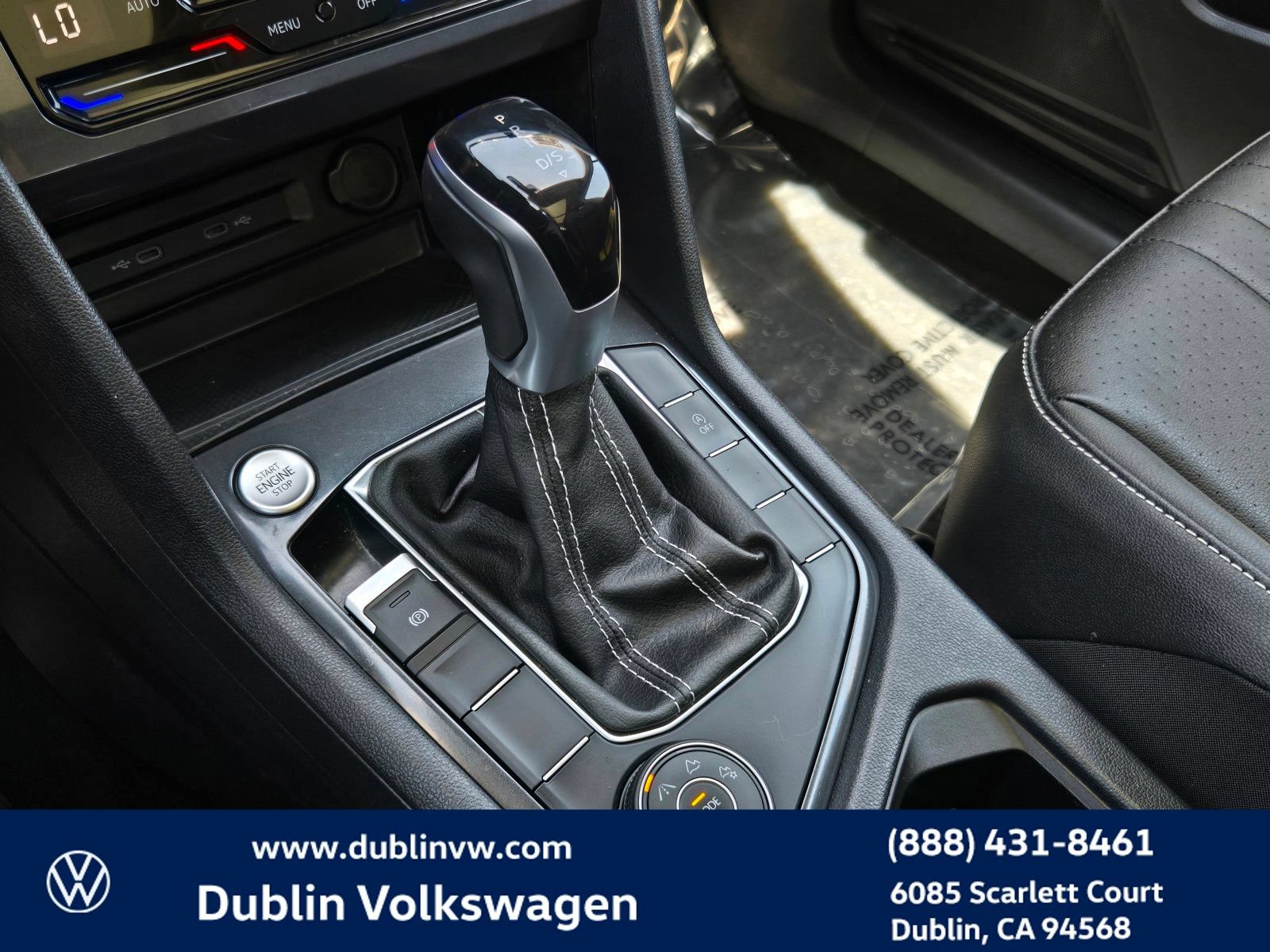 Certified 2023 Volkswagen Tiguan SE w/ Panoramic Sunroof Package AWD/4WD image 17