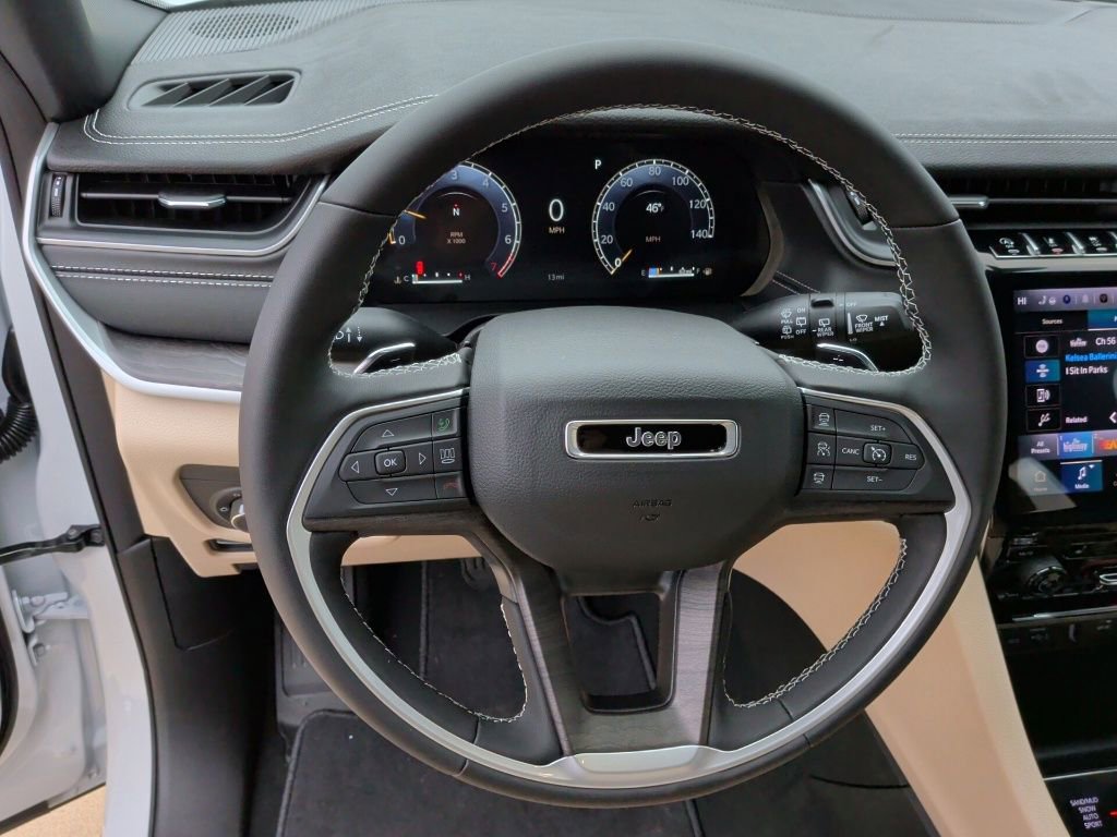 New 2025 Jeep Grand Cherokee Limited image 17