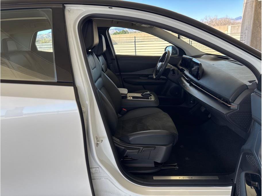 Used 2023 Nissan Ariya AWD image 14