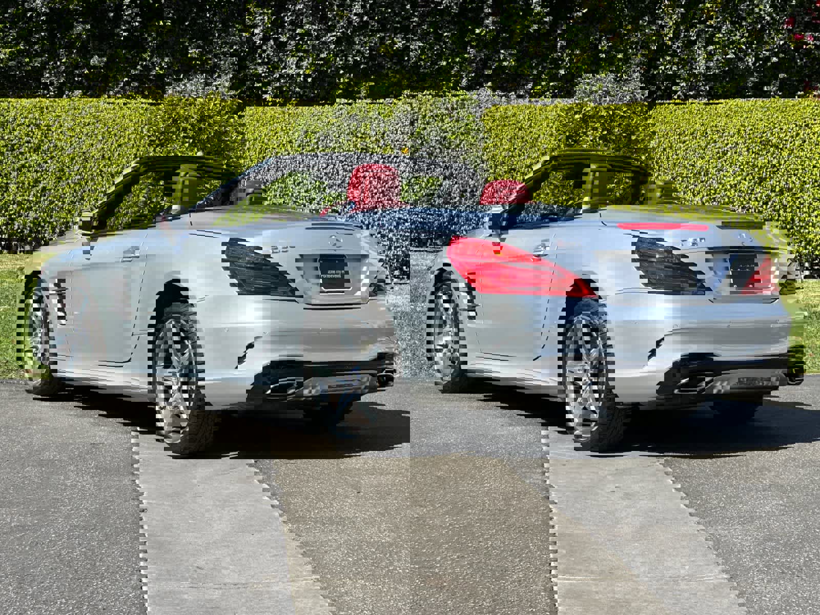 Used 2017 Mercedes-Benz SL 550 image 3