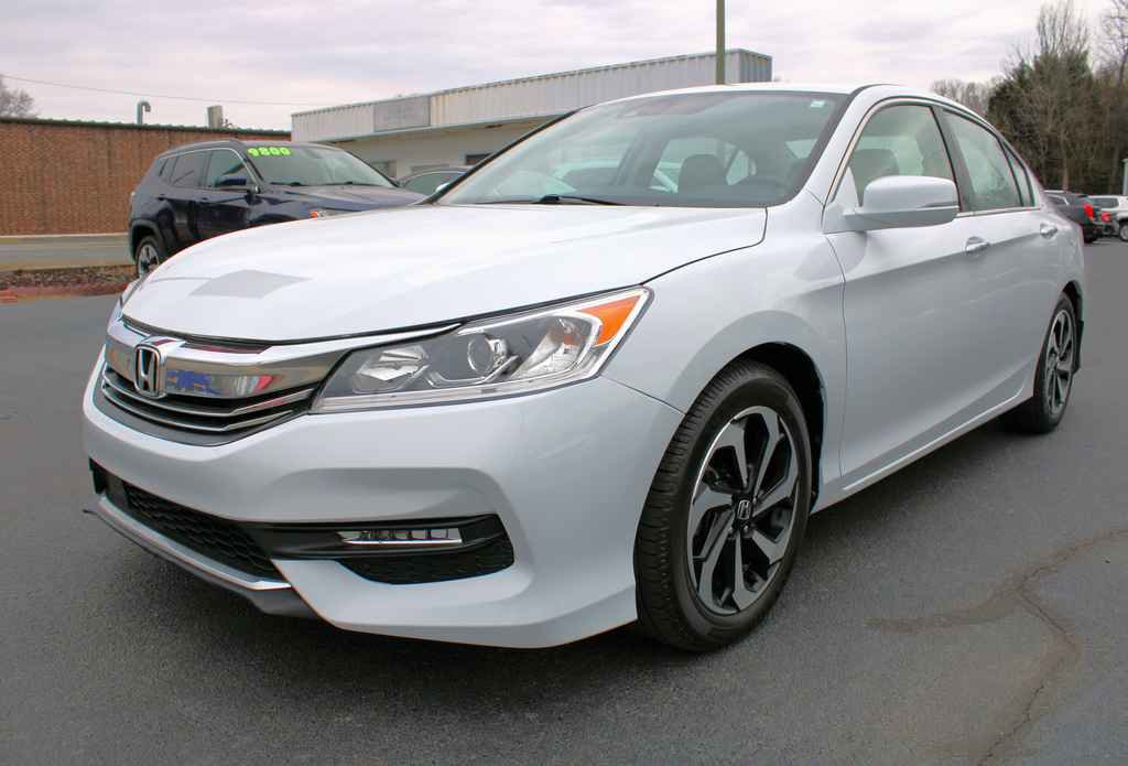 Used 2017 Honda Accord EX-L image 1