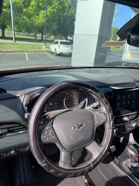 Used 2022 Chevrolet Traverse RS FWD image 11