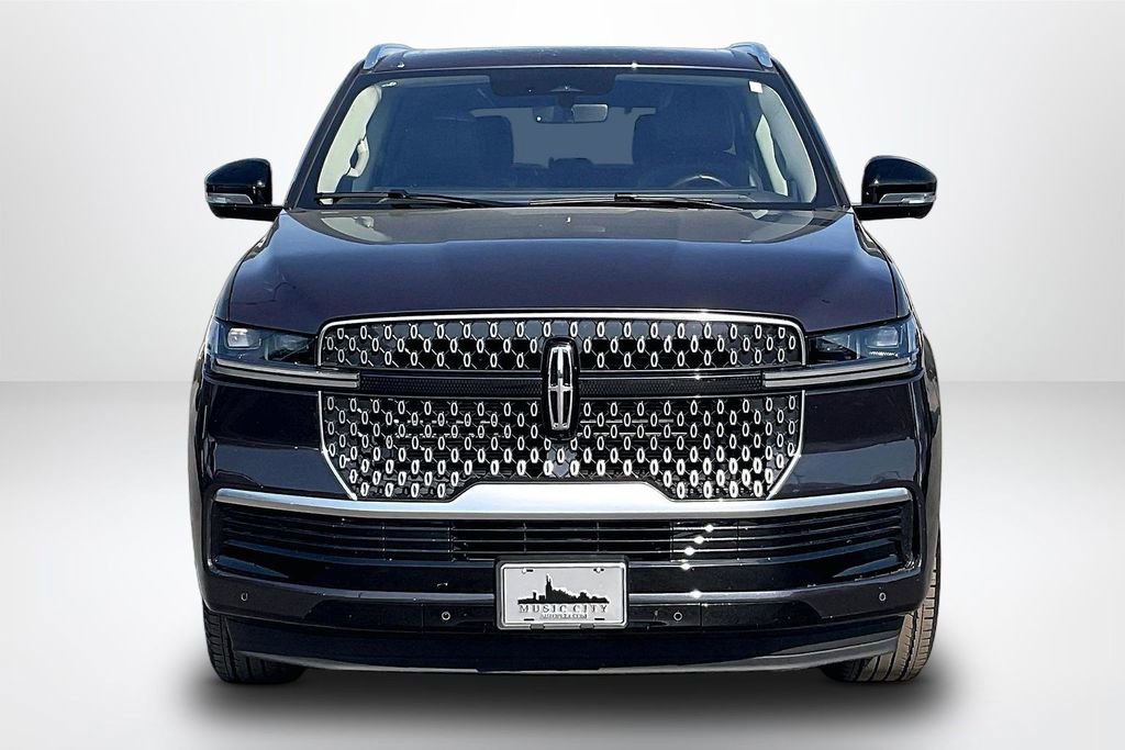 Used 2025 Lincoln Navigator Reserve AWD/4WD image 2