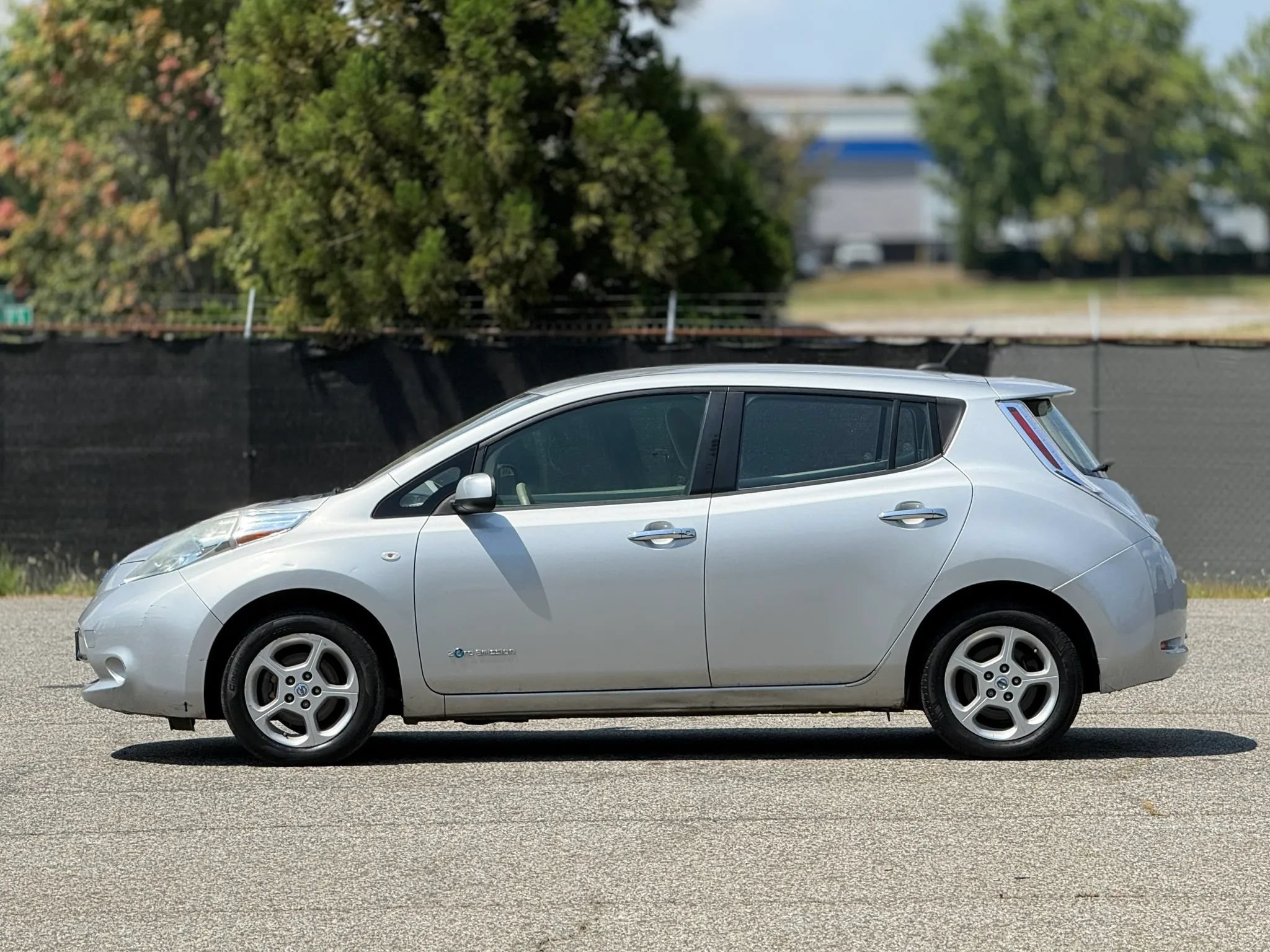 Used 2012 Nissan Leaf SL w/ Recycling/Organizational Pkg FWD image 8