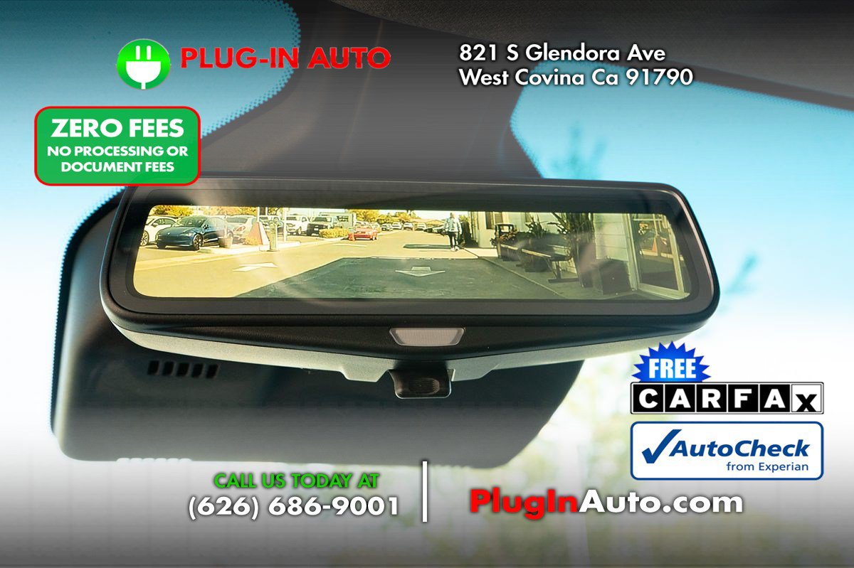 Used 2017 Chevrolet Bolt Premier w/ Driver Confidence II Package FWD image 32
