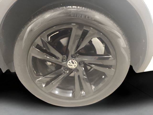 Certified 2024 Volkswagen Tiguan SE R-Line AWD/4WD image 24