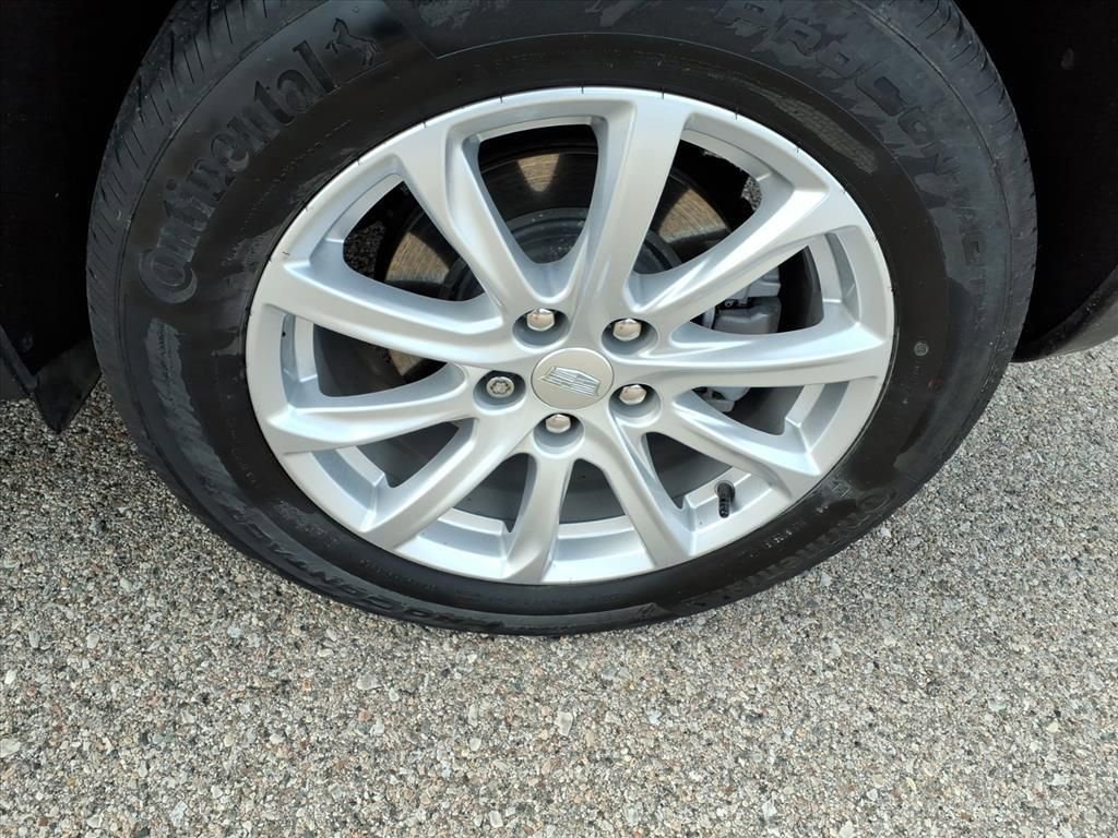 Used 2022 Cadillac XT4 Luxury w/ Cold Weather Package image 9