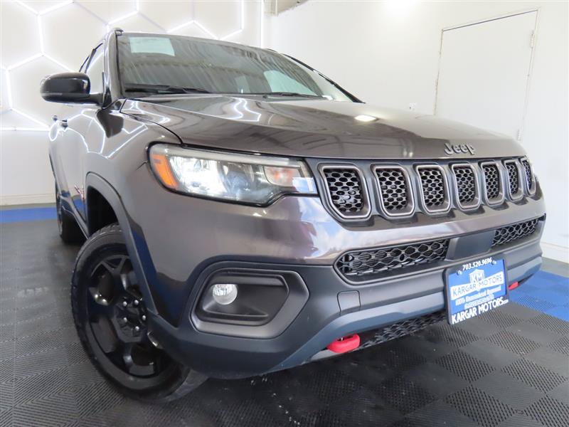 Used 2024 Jeep Compass Trailhawk AWD/4WD image 3