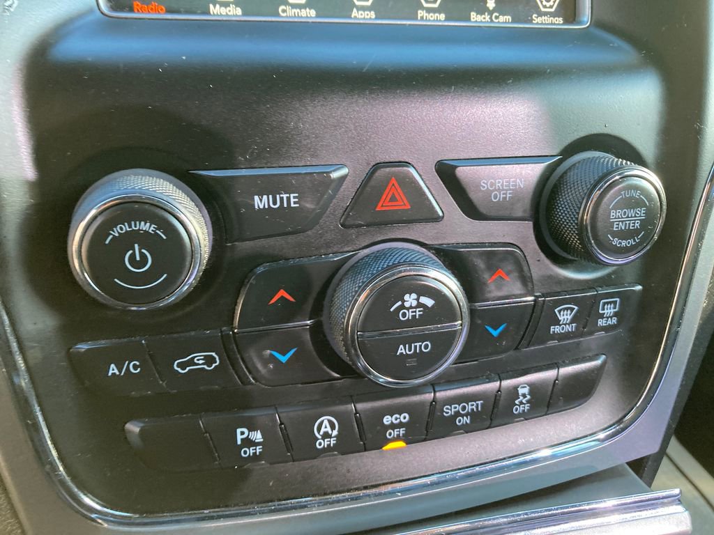 Used 2020 Jeep Grand Cherokee Laredo image 25